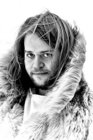 ... chef in Europe might have Viking blood and long hair but he is nothing but a sheep in wolf&#39;s clothing. To demonstrate, the 28-year old Magnus Nilsson of ... - favikenmagasinet-02-307x460