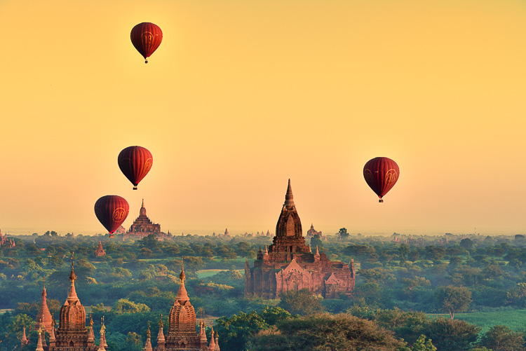 balloons over bagan