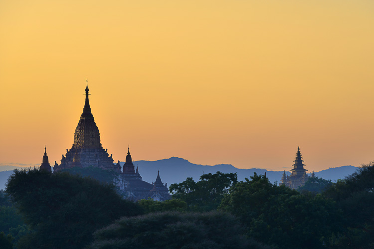 bagan ananda at sunset