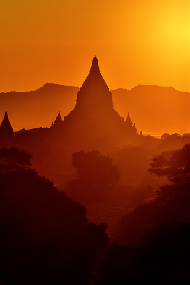 bagan at sunset from Shwesandaw Pagoda 