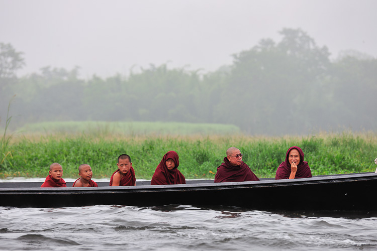 monks on Inle Lake